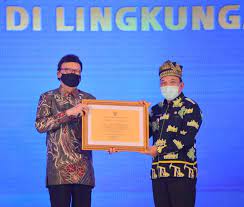 MenpanRB Beri Penghargaan Kepada Bupati Siak Alfedri pada Hari Kearsipan Nasional